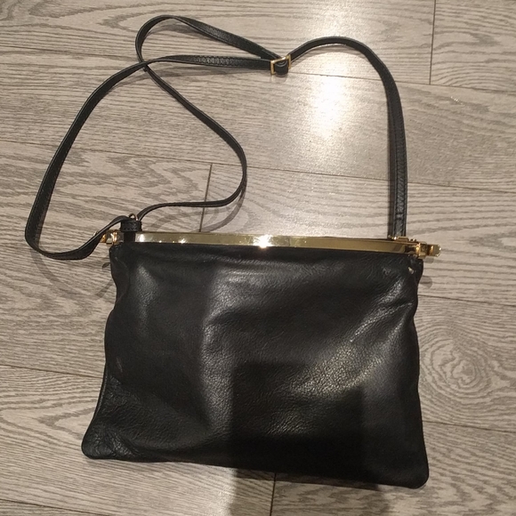 Beautiful genuine shoulder/ click bag by Danier 🌸 - Picture 9 of 12